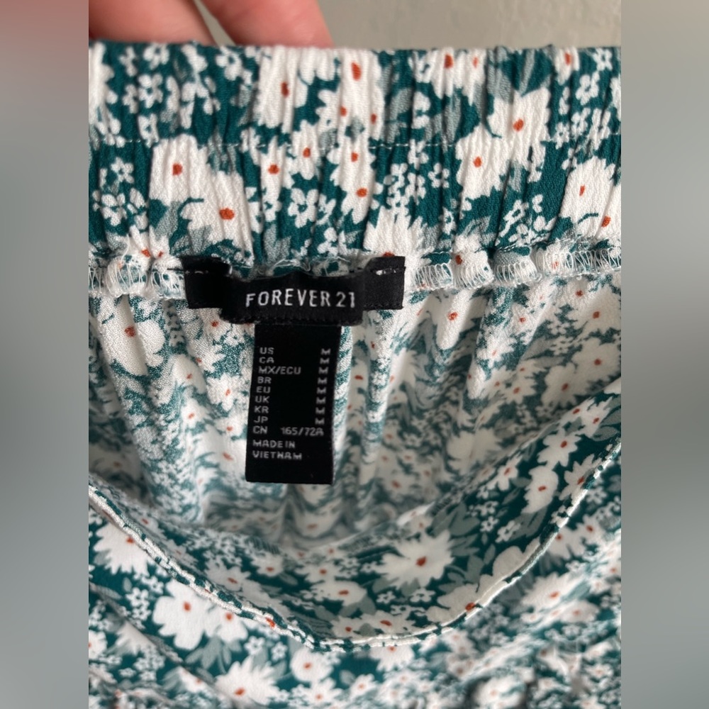 Women’s F21 Floral Skort - Size M